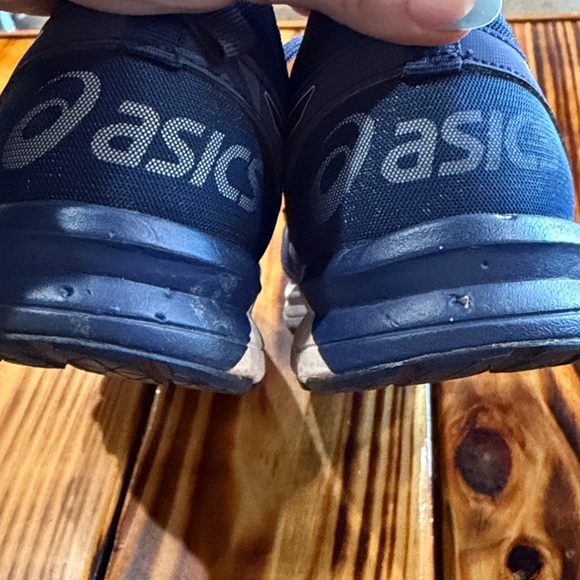 ASICS - Picture 5 of 7